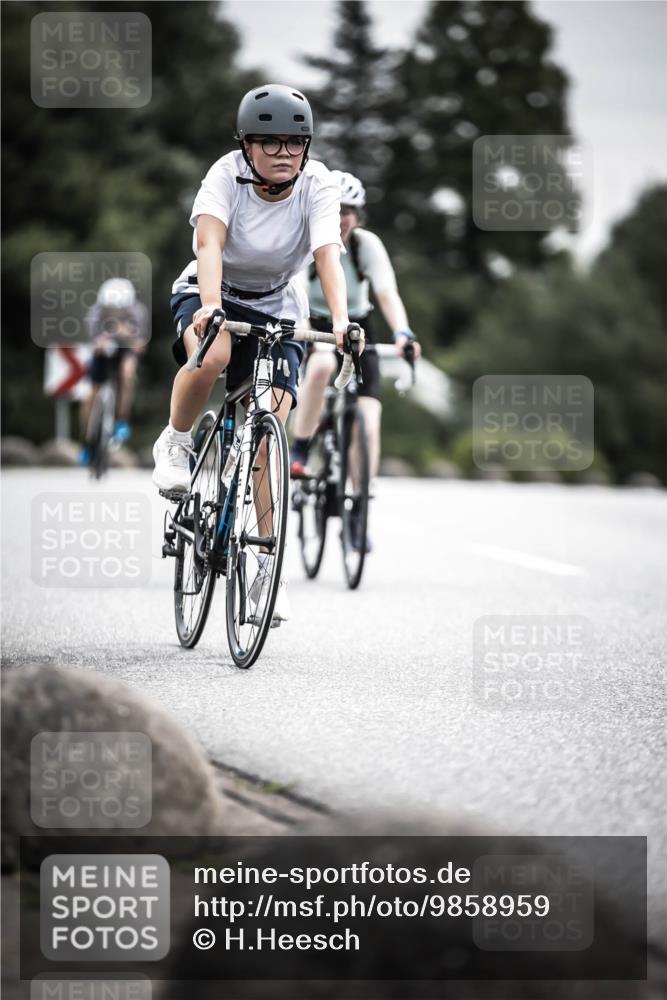 21.06.2026 - 29. Vierlanden-Triathlon H.Heesch http://msf.ph/oto/9858959 21.06.2026 10:31:33 Radfahren 145, 221, 301, 337, 489, 510 meine-sportfotos.de