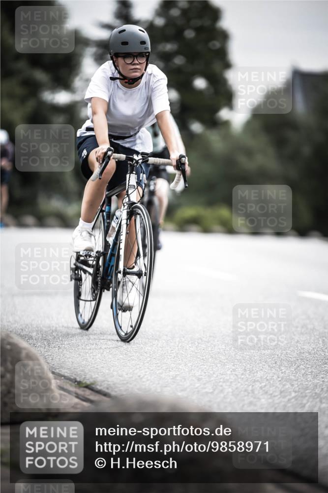 21.06.2026 - 29. Vierlanden-Triathlon H.Heesch http://msf.ph/oto/9858971 21.06.2026 10:31:33 Radfahren 145, 221, 301, 337, 489, 510 meine-sportfotos.de