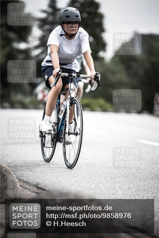 21.06.2026 - 29. Vierlanden-Triathlon H.Heesch http://msf.ph/oto/9858976 21.06.2026 10:31:33 Radfahren 145, 221, 301, 337, 489, 510 meine-sportfotos.de