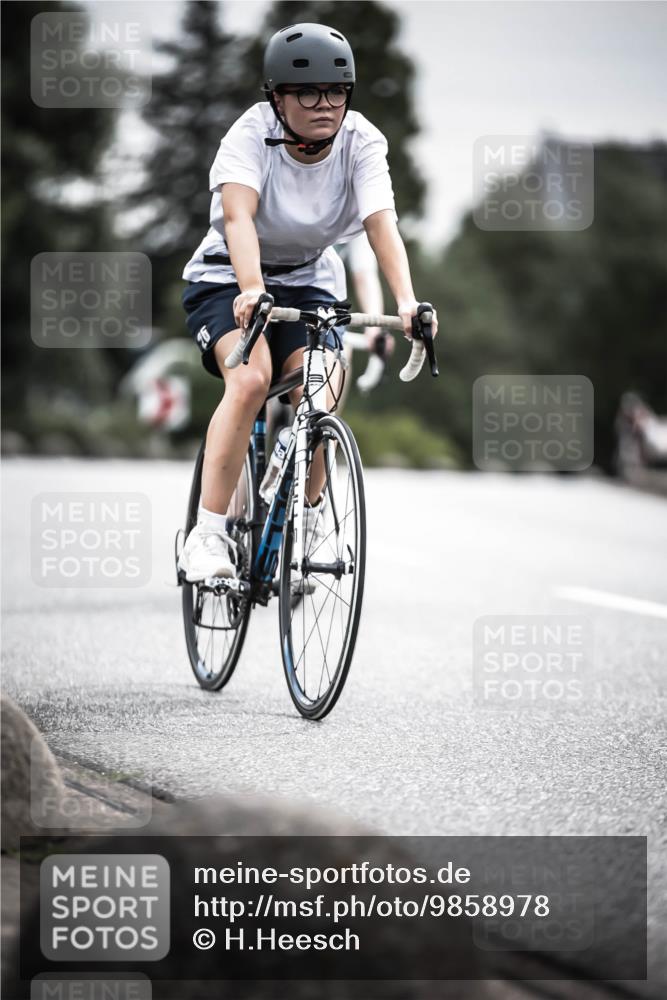 21.06.2026 - 29. Vierlanden-Triathlon H.Heesch http://msf.ph/oto/9858978 21.06.2026 10:31:33 Radfahren 145, 221, 301, 337, 489, 510 meine-sportfotos.de