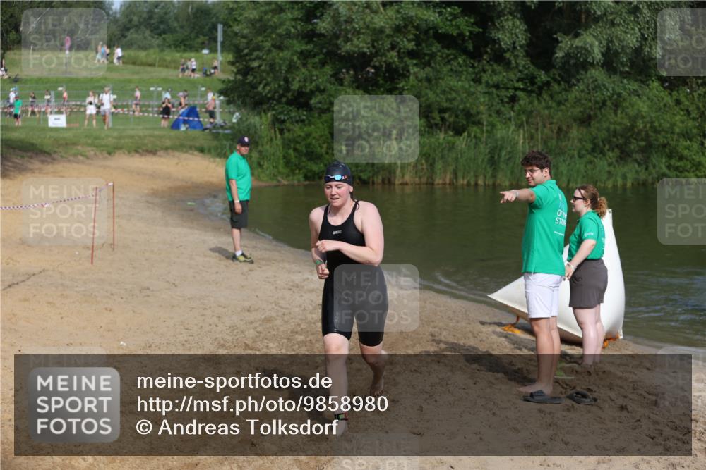 21.06.2026 - 29. Vierlanden-Triathlon Andreas Tolksdorf http://msf.ph/oto/9858980 21.06.2026 09:04:39 Schwimmen 290 meine-sportfotos.de