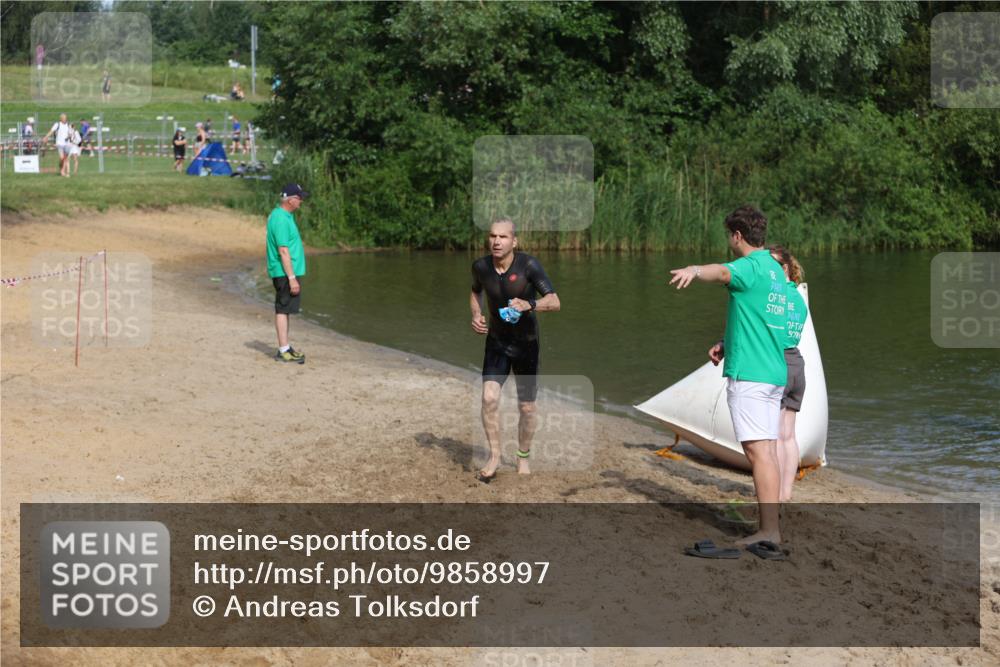 21.06.2026 - 29. Vierlanden-Triathlon Andreas Tolksdorf http://msf.ph/oto/9858997 21.06.2026 09:05:16 Schwimmen 192 meine-sportfotos.de