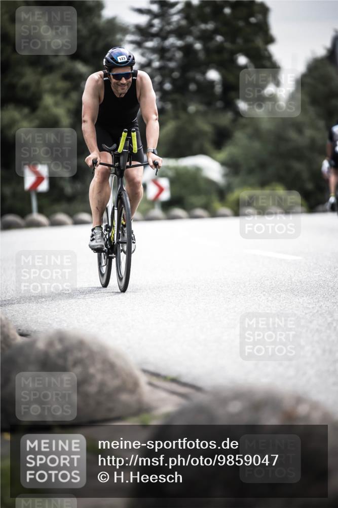 21.06.2026 - 29. Vierlanden-Triathlon H.Heesch http://msf.ph/oto/9859047 21.06.2026 10:31:42 Radfahren 123, 226, 301, 308, 1357 meine-sportfotos.de