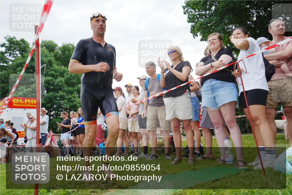 21.06.2026 - 29. Vierlanden-Triathlon LAZAROV Photography http://msf.ph/oto/9859054 21.06.2026 10:59:08 Schwimmen 647, 653 meine-sportfotos.de