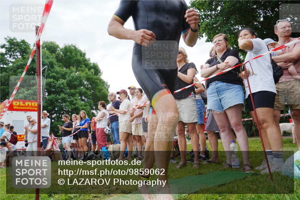 21.06.2026 - 29. Vierlanden-Triathlon LAZAROV Photography http://msf.ph/oto/9859062 21.06.2026 10:59:08 Schwimmen 647, 653 meine-sportfotos.de