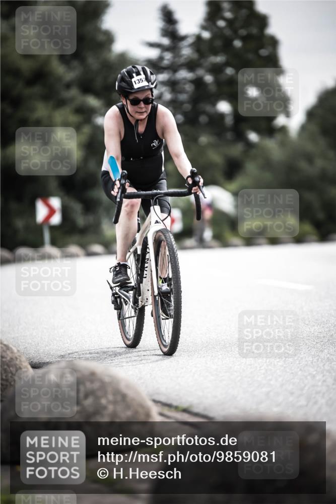 21.06.2026 - 29. Vierlanden-Triathlon H.Heesch http://msf.ph/oto/9859081 21.06.2026 10:31:44 Radfahren 123, 202, 226, 301, 308, 389, 1357 meine-sportfotos.de