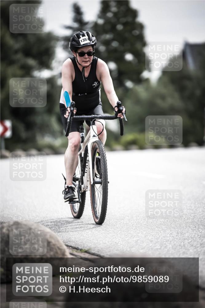 21.06.2026 - 29. Vierlanden-Triathlon H.Heesch http://msf.ph/oto/9859089 21.06.2026 10:31:44 Radfahren 123, 202, 226, 301, 308, 389, 1357 meine-sportfotos.de