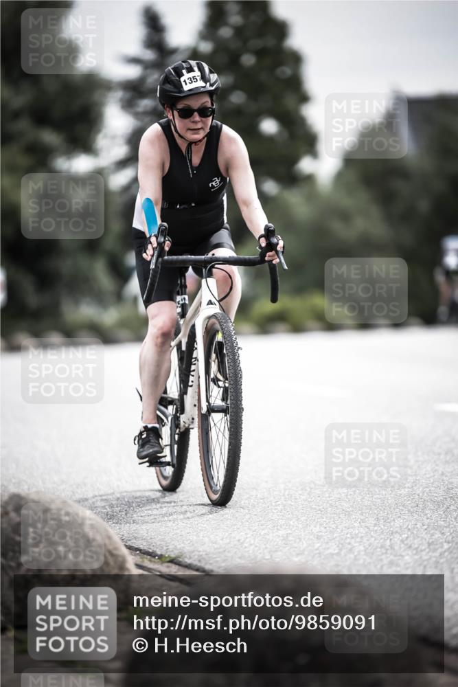 21.06.2026 - 29. Vierlanden-Triathlon H.Heesch http://msf.ph/oto/9859091 21.06.2026 10:31:44 Radfahren 123, 202, 226, 301, 308, 389, 1357 meine-sportfotos.de