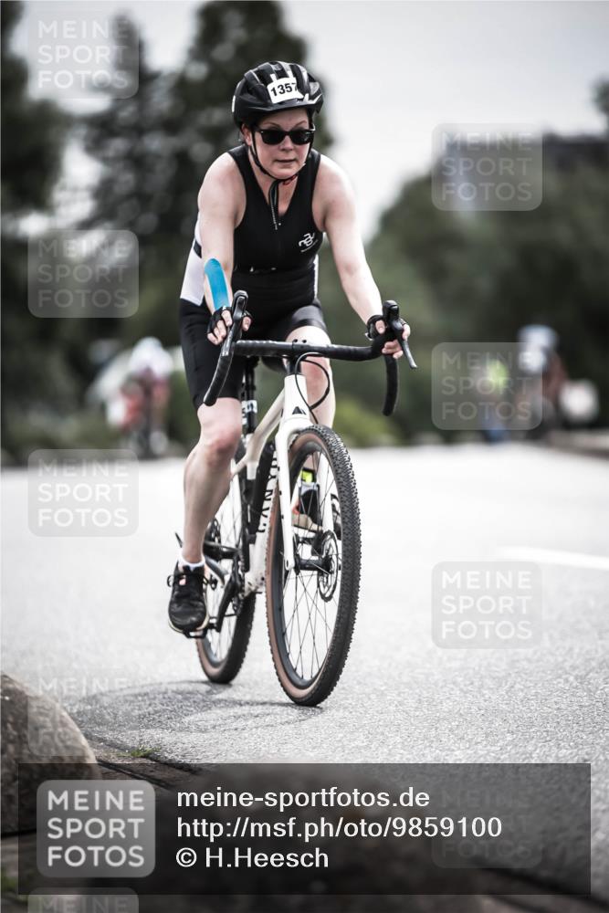 21.06.2026 - 29. Vierlanden-Triathlon H.Heesch http://msf.ph/oto/9859100 21.06.2026 10:31:44 Radfahren 123, 202, 226, 301, 308, 389, 1357 meine-sportfotos.de