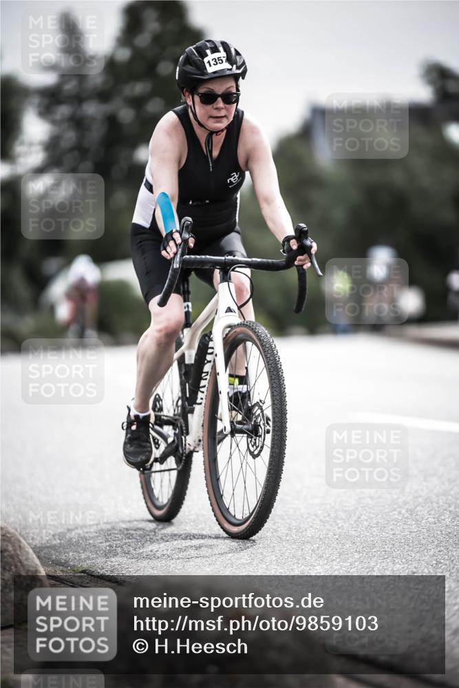 21.06.2026 - 29. Vierlanden-Triathlon H.Heesch http://msf.ph/oto/9859103 21.06.2026 10:31:44 Radfahren 123, 202, 226, 301, 308, 389, 1357 meine-sportfotos.de