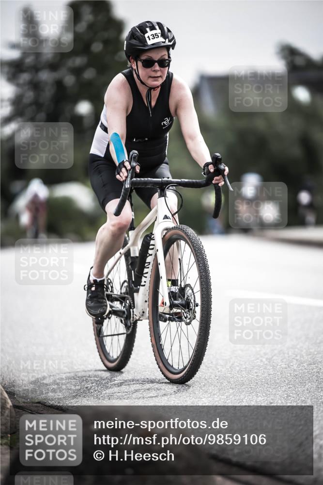 21.06.2026 - 29. Vierlanden-Triathlon H.Heesch http://msf.ph/oto/9859106 21.06.2026 10:31:44 Radfahren 123, 202, 226, 301, 308, 389, 1357 meine-sportfotos.de