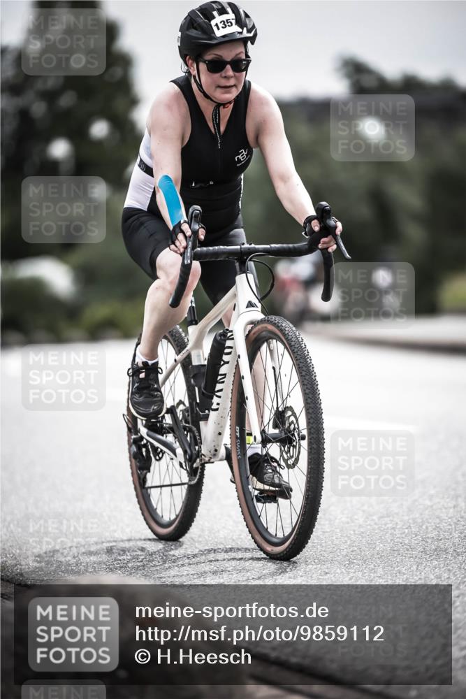 21.06.2026 - 29. Vierlanden-Triathlon H.Heesch http://msf.ph/oto/9859112 21.06.2026 10:31:45 Radfahren 123, 202, 226, 308, 389, 1357 meine-sportfotos.de