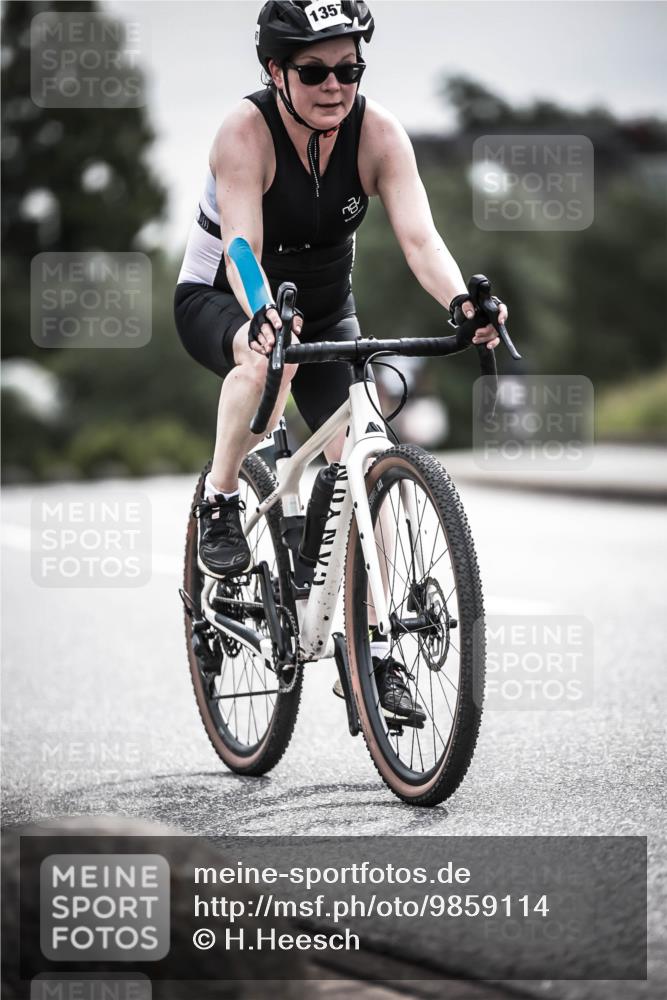 21.06.2026 - 29. Vierlanden-Triathlon H.Heesch http://msf.ph/oto/9859114 21.06.2026 10:31:45 Radfahren 123, 202, 226, 308, 389, 1357 meine-sportfotos.de