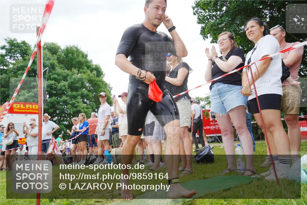 21.06.2026 - 29. Vierlanden-Triathlon LAZAROV Photography http://msf.ph/oto/9859164 21.06.2026 11:01:15 Schwimmen 709 meine-sportfotos.de