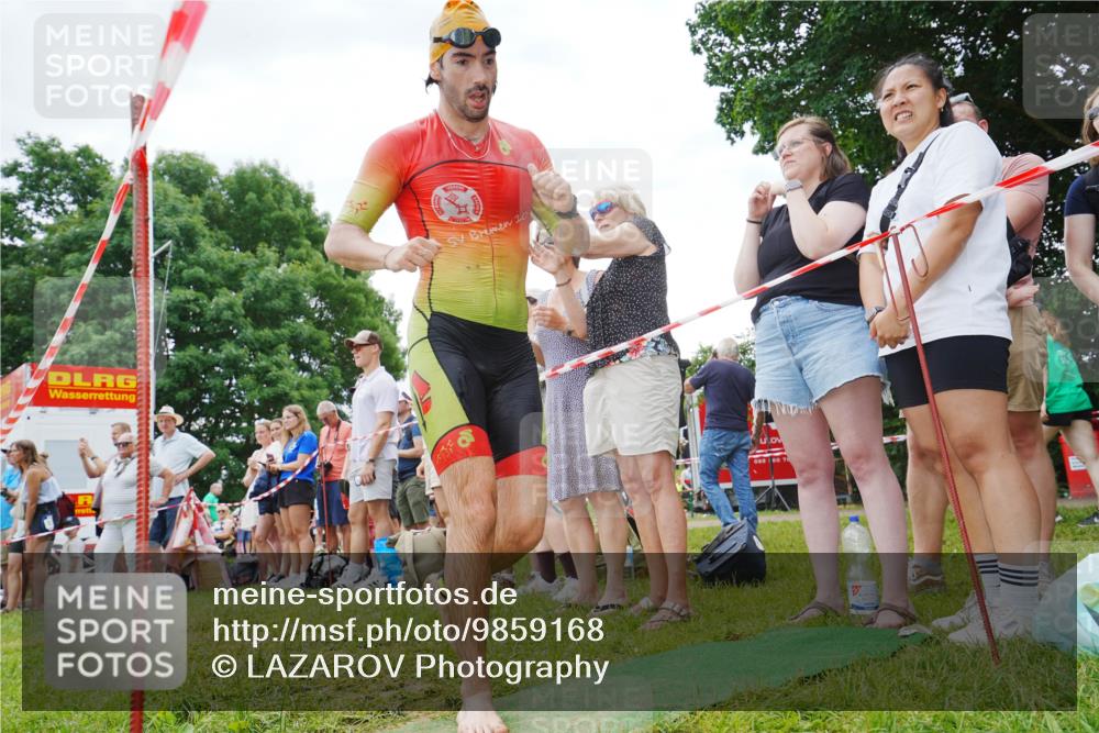 21.06.2026 - 29. Vierlanden-Triathlon LAZAROV Photography http://msf.ph/oto/9859168 21.06.2026 11:01:23 Schwimmen 656, 709 meine-sportfotos.de