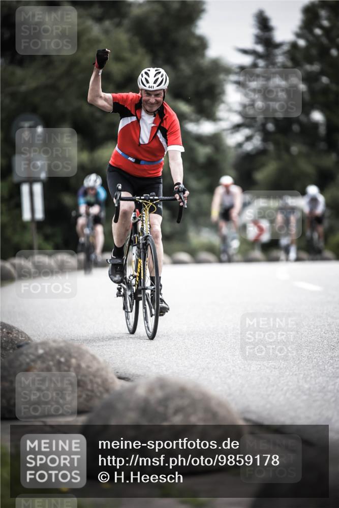 21.06.2026 - 29. Vierlanden-Triathlon H.Heesch http://msf.ph/oto/9859178 21.06.2026 10:31:54 Radfahren 52, 62, 137, 202, 213, 332, 389, 441 meine-sportfotos.de
