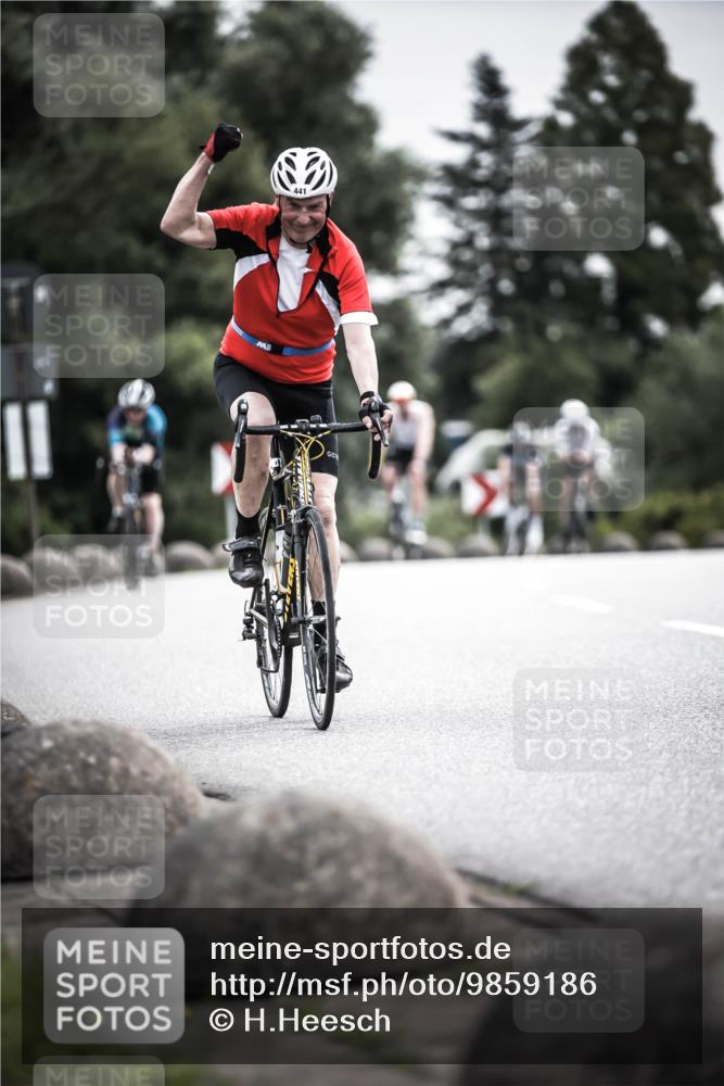 21.06.2026 - 29. Vierlanden-Triathlon H.Heesch http://msf.ph/oto/9859186 21.06.2026 10:31:54 Radfahren 52, 62, 137, 202, 213, 332, 389, 441 meine-sportfotos.de