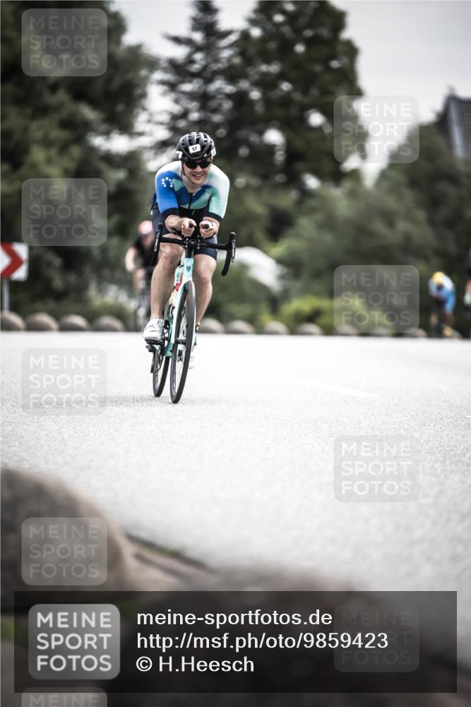 21.06.2026 - 29. Vierlanden-Triathlon H.Heesch http://msf.ph/oto/9859423 21.06.2026 10:32:08 Radfahren 19, 57, 196, 617 meine-sportfotos.de