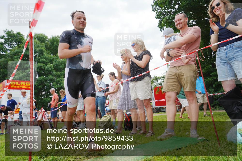 21.06.2026 - 29. Vierlanden-Triathlon LAZAROV Photography http://msf.ph/oto/9859433 21.06.2026 11:04:09 Schwimmen 655 meine-sportfotos.de