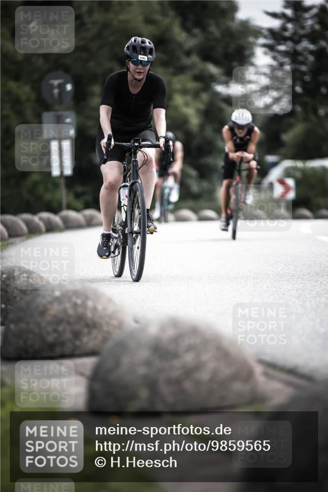 21.06.2026 - 29. Vierlanden-Triathlon H.Heesch http://msf.ph/oto/9859565 21.06.2026 10:32:22 Radfahren 13, 54, 84, 165, 169, 199, 595 meine-sportfotos.de