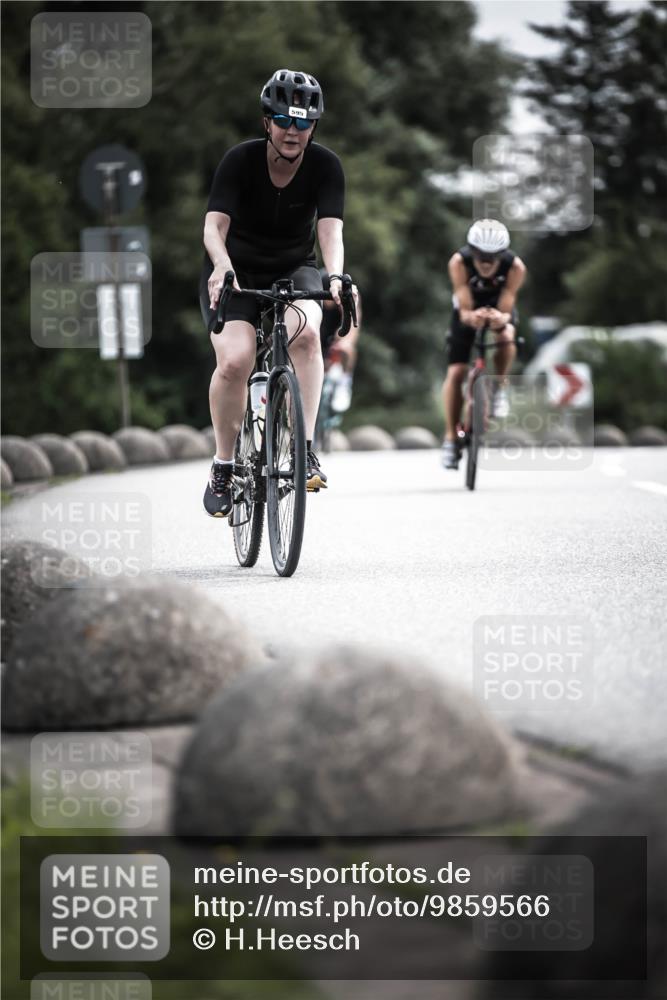 21.06.2026 - 29. Vierlanden-Triathlon H.Heesch http://msf.ph/oto/9859566 21.06.2026 10:32:22 Radfahren 13, 54, 84, 165, 169, 199, 595 meine-sportfotos.de