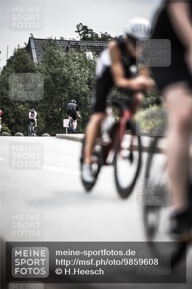 21.06.2026 - 29. Vierlanden-Triathlon H.Heesch http://msf.ph/oto/9859608 21.06.2026 10:32:24 Radfahren 12, 13, 54, 84, 165, 169, 199, 239, 324, 595 meine-sportfotos.de