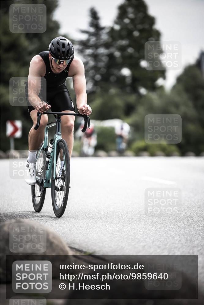 21.06.2026 - 29. Vierlanden-Triathlon H.Heesch http://msf.ph/oto/9859640 21.06.2026 10:32:25 Radfahren 12, 13, 54, 84, 165, 169, 239, 324, 595 meine-sportfotos.de