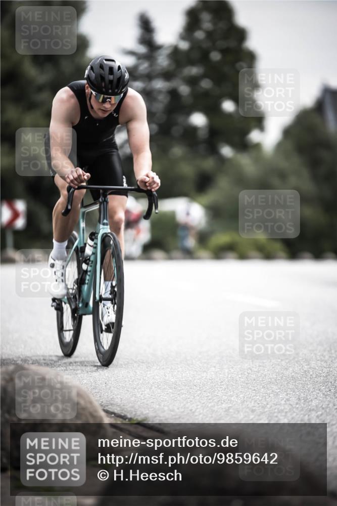 21.06.2026 - 29. Vierlanden-Triathlon H.Heesch http://msf.ph/oto/9859642 21.06.2026 10:32:25 Radfahren 12, 13, 54, 84, 165, 169, 239, 324, 595 meine-sportfotos.de