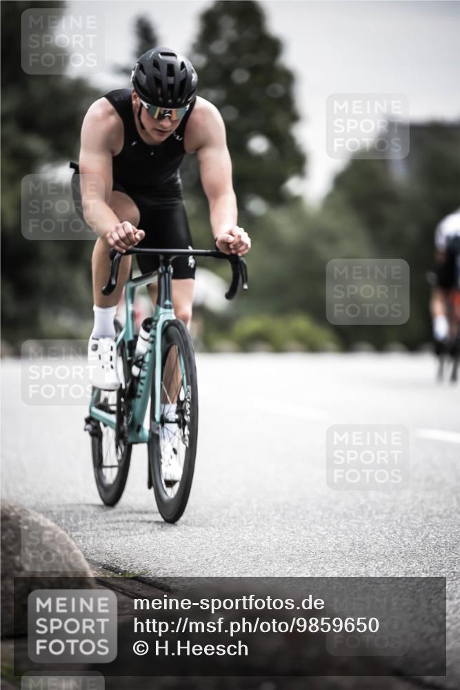 21.06.2026 - 29. Vierlanden-Triathlon H.Heesch http://msf.ph/oto/9859650 21.06.2026 10:32:26 Radfahren 12, 13, 54, 165, 169, 239, 324, 595 meine-sportfotos.de