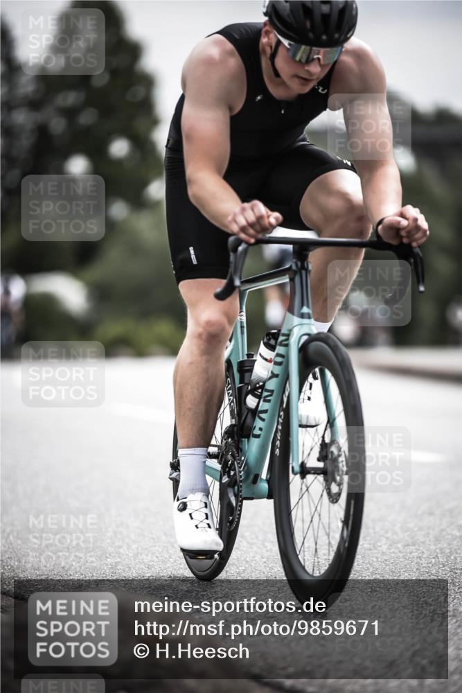 21.06.2026 - 29. Vierlanden-Triathlon H.Heesch http://msf.ph/oto/9859671 21.06.2026 10:32:26 Radfahren 12, 13, 54, 165, 169, 239, 324, 595 meine-sportfotos.de
