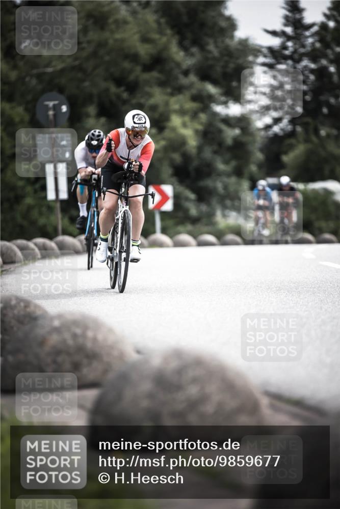 21.06.2026 - 29. Vierlanden-Triathlon H.Heesch http://msf.ph/oto/9859677 21.06.2026 10:32:30 Radfahren 12, 54, 93, 217, 239, 299, 302, 324 meine-sportfotos.de