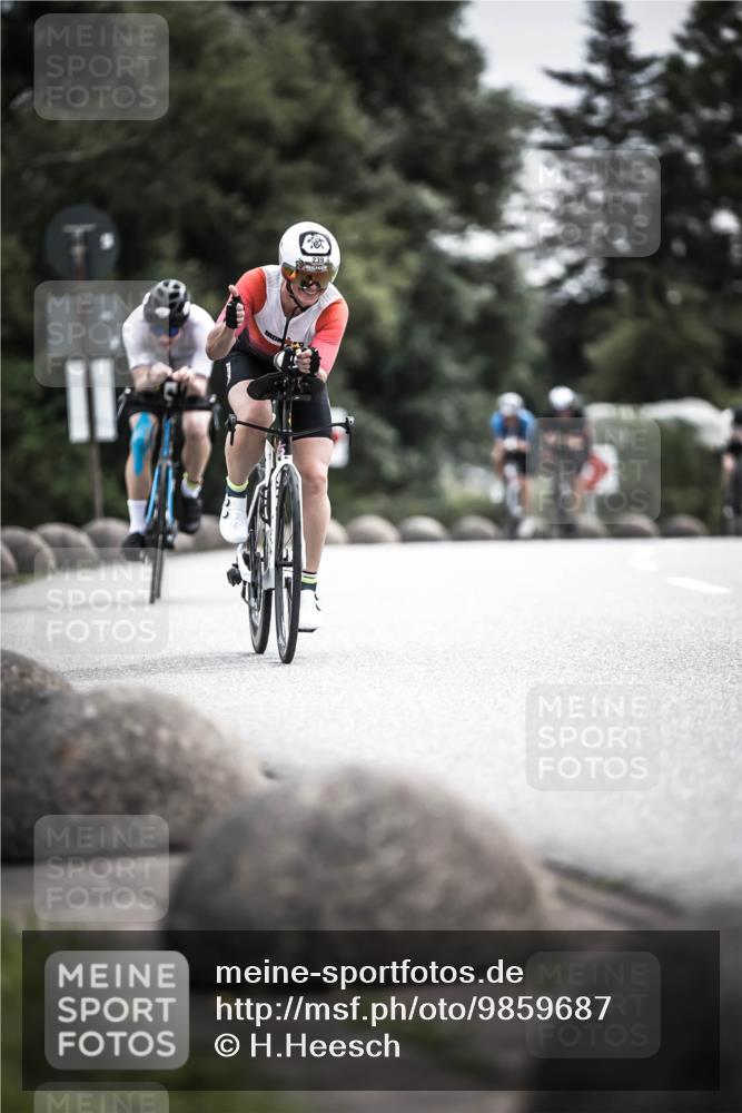 21.06.2026 - 29. Vierlanden-Triathlon H.Heesch http://msf.ph/oto/9859687 21.06.2026 10:32:30 Radfahren 12, 54, 93, 217, 239, 299, 302, 324 meine-sportfotos.de