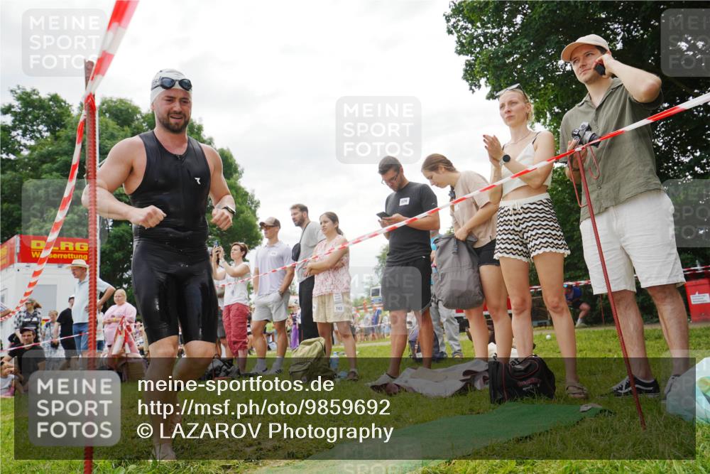21.06.2026 - 29. Vierlanden-Triathlon LAZAROV Photography http://msf.ph/oto/9859692 21.06.2026 11:11:20 Schwimmen 692, 750, 811 meine-sportfotos.de