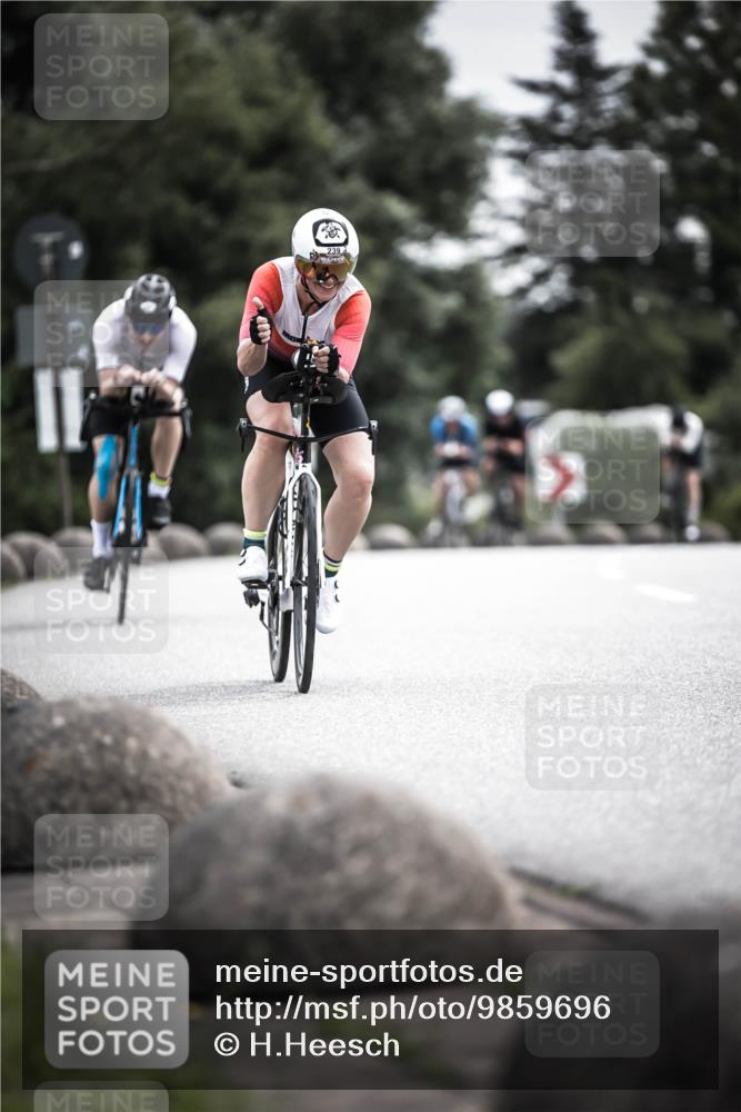 21.06.2026 - 29. Vierlanden-Triathlon H.Heesch http://msf.ph/oto/9859696 21.06.2026 10:32:30 Radfahren 12, 54, 93, 217, 239, 299, 302, 324 meine-sportfotos.de