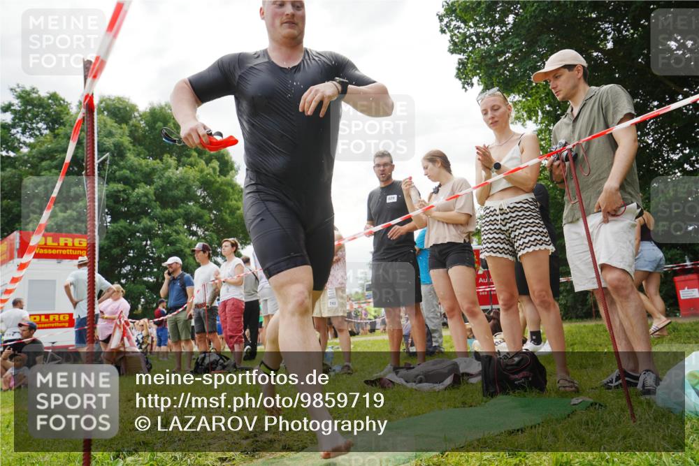 21.06.2026 - 29. Vierlanden-Triathlon LAZAROV Photography http://msf.ph/oto/9859719 21.06.2026 11:12:10 Schwimmen 638, 803, 807 meine-sportfotos.de