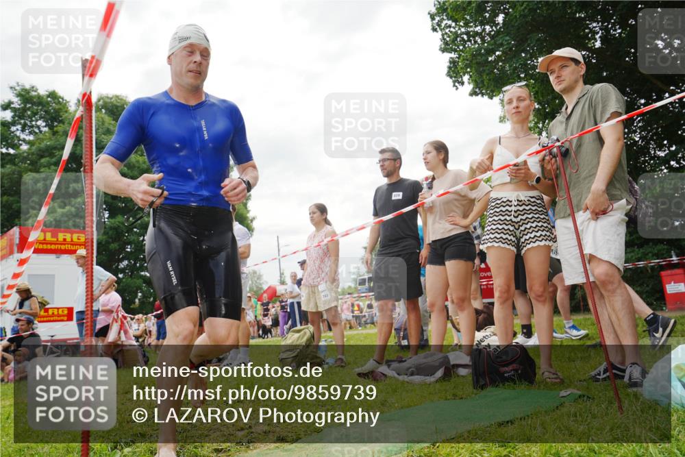 21.06.2026 - 29. Vierlanden-Triathlon LAZAROV Photography http://msf.ph/oto/9859739 21.06.2026 11:12:41 Schwimmen 759, 766, 772 meine-sportfotos.de