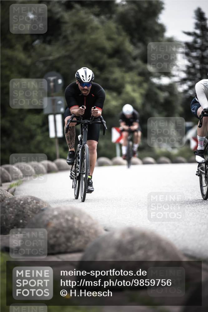 21.06.2026 - 29. Vierlanden-Triathlon H.Heesch http://msf.ph/oto/9859756 21.06.2026 10:32:35 Radfahren 12, 93, 217, 287, 299, 302, 324 meine-sportfotos.de