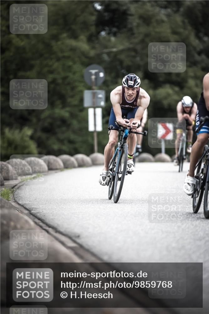 21.06.2026 - 29. Vierlanden-Triathlon H.Heesch http://msf.ph/oto/9859768 21.06.2026 12:06:10 Radfahren 264, 706, 752, 829, 913, 919, 941, 954, 956, 957, 963, 965, 966, 972, 975 meine-sportfotos.de