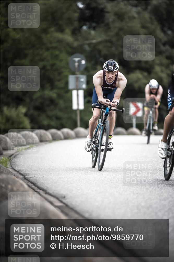 21.06.2026 - 29. Vierlanden-Triathlon H.Heesch http://msf.ph/oto/9859770 21.06.2026 12:06:10 Radfahren 264, 706, 752, 829, 913, 919, 941, 954, 956, 957, 963, 965, 966, 972, 975 meine-sportfotos.de