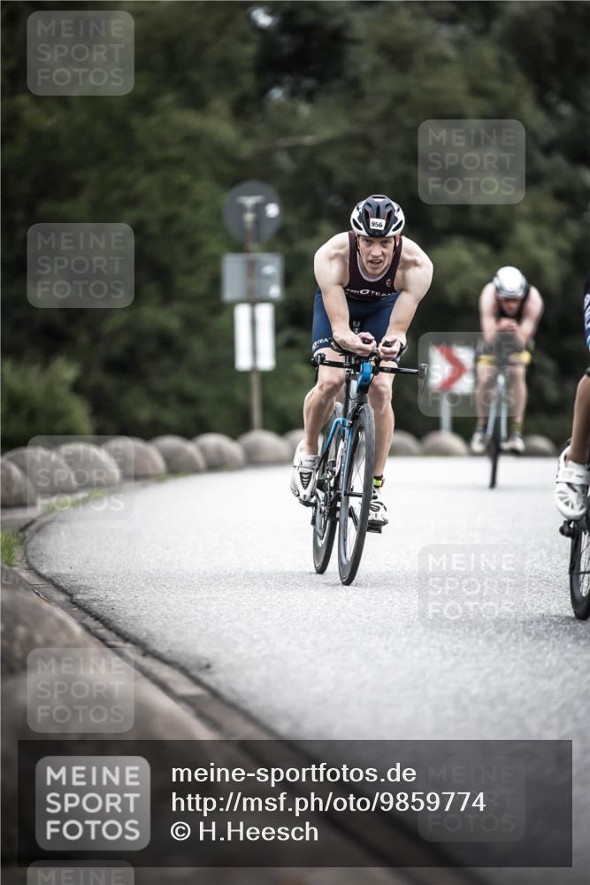 21.06.2026 - 29. Vierlanden-Triathlon H.Heesch http://msf.ph/oto/9859774 21.06.2026 12:06:11 Radfahren 264, 706, 752, 829, 913, 919, 941, 954, 956, 957, 965, 972, 975 meine-sportfotos.de