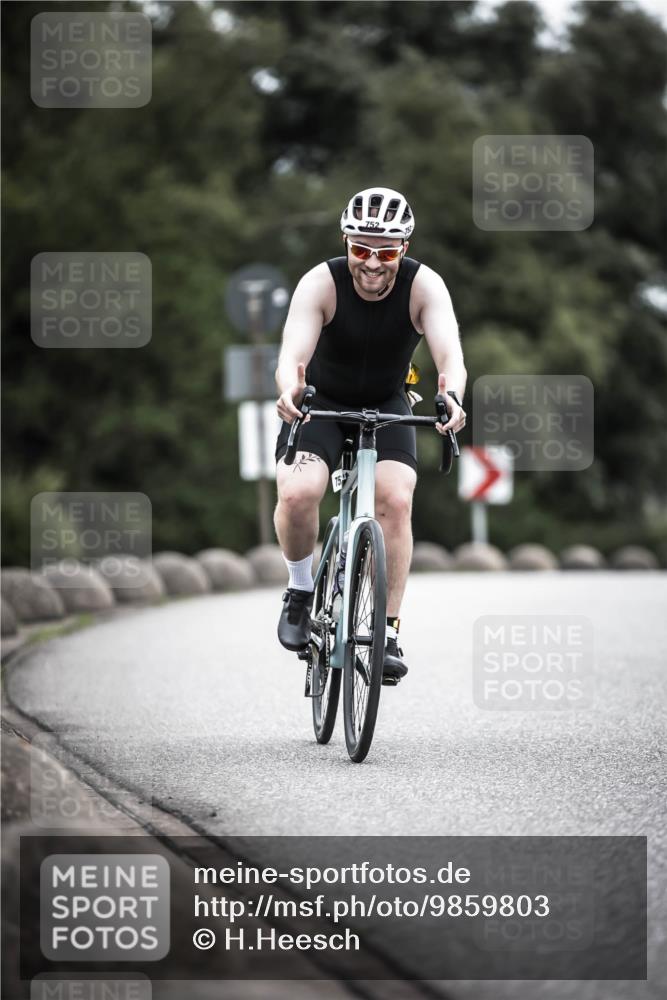 21.06.2026 - 29. Vierlanden-Triathlon H.Heesch http://msf.ph/oto/9859803 21.06.2026 12:06:13 Radfahren 264, 752, 829, 837, 913, 919, 941, 956, 965, 972, 975 meine-sportfotos.de
