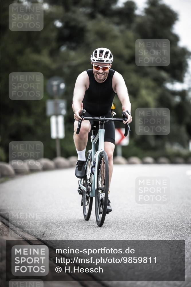 21.06.2026 - 29. Vierlanden-Triathlon H.Heesch http://msf.ph/oto/9859811 21.06.2026 12:06:14 Radfahren 752, 829, 837, 913, 919, 956, 965 meine-sportfotos.de