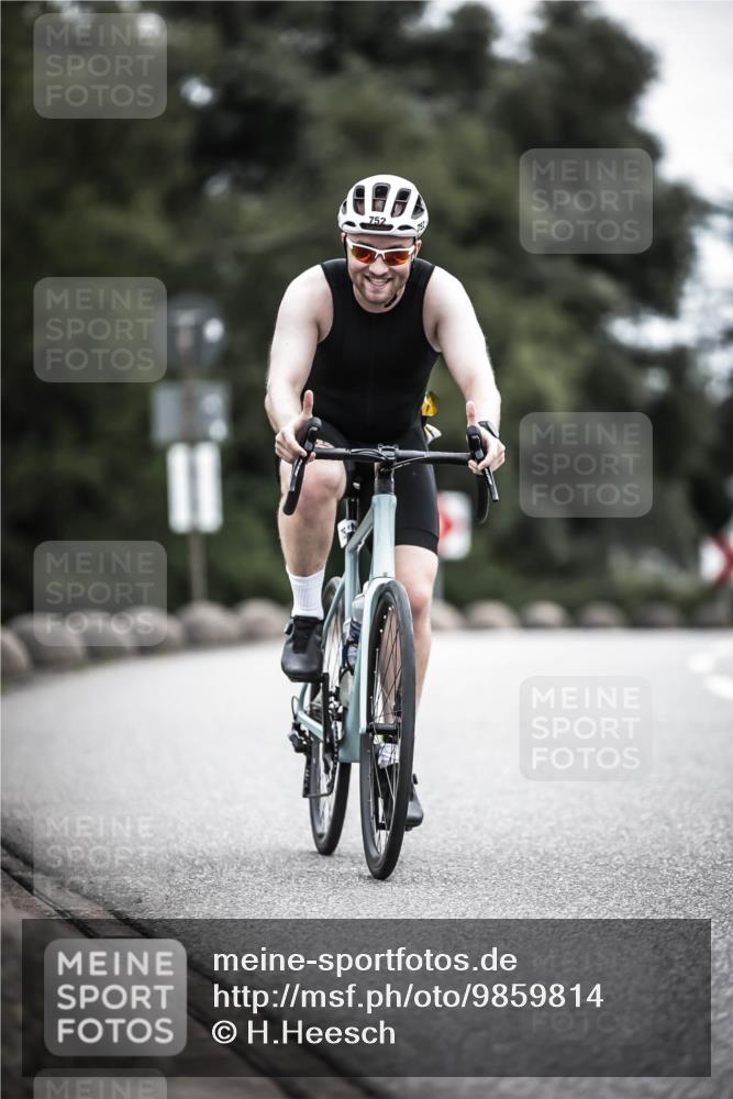 21.06.2026 - 29. Vierlanden-Triathlon H.Heesch http://msf.ph/oto/9859814 21.06.2026 12:06:14 Radfahren 752, 829, 837, 913, 919, 956, 965 meine-sportfotos.de
