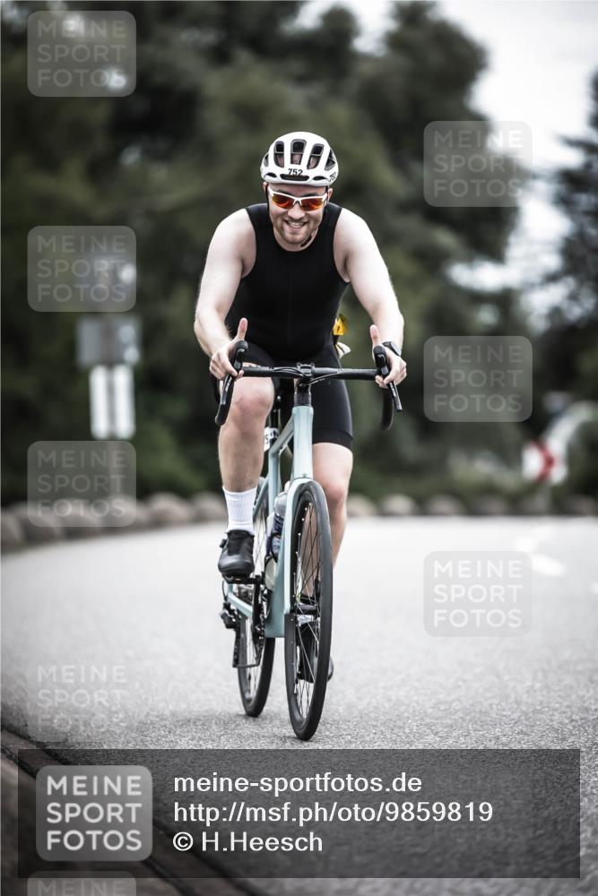 21.06.2026 - 29. Vierlanden-Triathlon H.Heesch http://msf.ph/oto/9859819 21.06.2026 12:06:14 Radfahren 752, 829, 837, 913, 919, 956, 965 meine-sportfotos.de