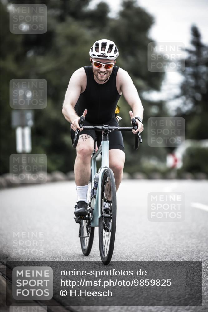 21.06.2026 - 29. Vierlanden-Triathlon H.Heesch http://msf.ph/oto/9859825 21.06.2026 12:06:14 Radfahren 752, 829, 837, 913, 919, 956, 965 meine-sportfotos.de