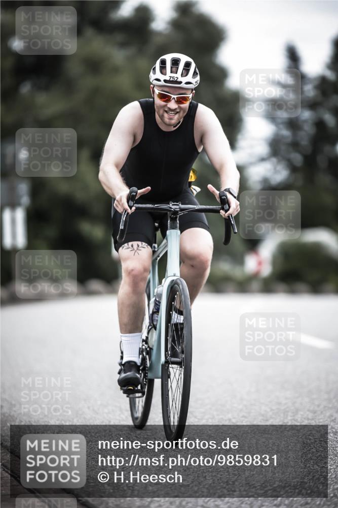 21.06.2026 - 29. Vierlanden-Triathlon H.Heesch http://msf.ph/oto/9859831 21.06.2026 12:06:14 Radfahren 752, 829, 837, 913, 919, 956, 965 meine-sportfotos.de