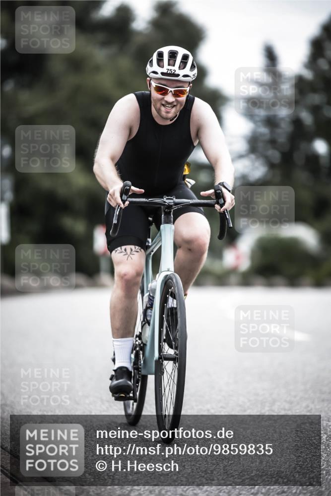 21.06.2026 - 29. Vierlanden-Triathlon H.Heesch http://msf.ph/oto/9859835 21.06.2026 12:06:14 Radfahren 752, 829, 837, 913, 919, 956, 965 meine-sportfotos.de