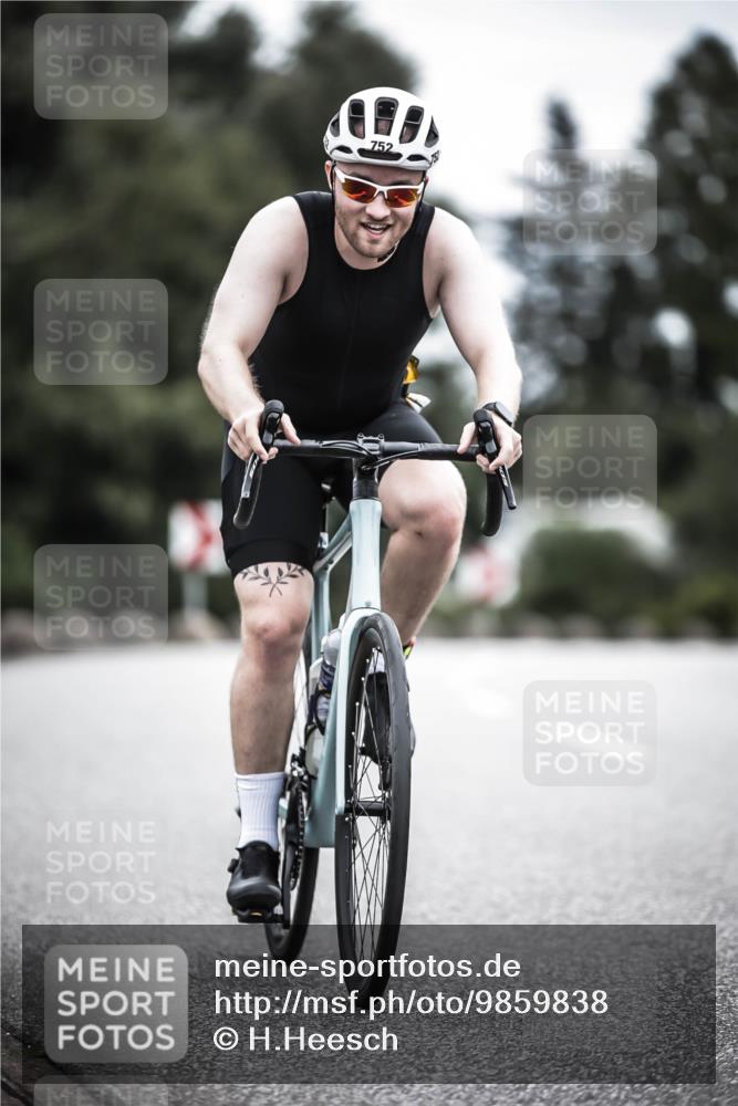 21.06.2026 - 29. Vierlanden-Triathlon H.Heesch http://msf.ph/oto/9859838 21.06.2026 12:06:14 Radfahren 752, 829, 837, 913, 919, 956, 965 meine-sportfotos.de