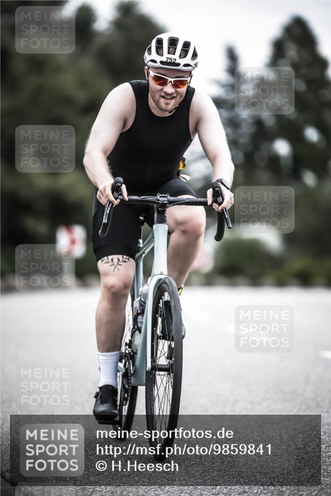 21.06.2026 - 29. Vierlanden-Triathlon H.Heesch http://msf.ph/oto/9859841 21.06.2026 12:06:14 Radfahren 752, 829, 837, 913, 919, 956, 965 meine-sportfotos.de