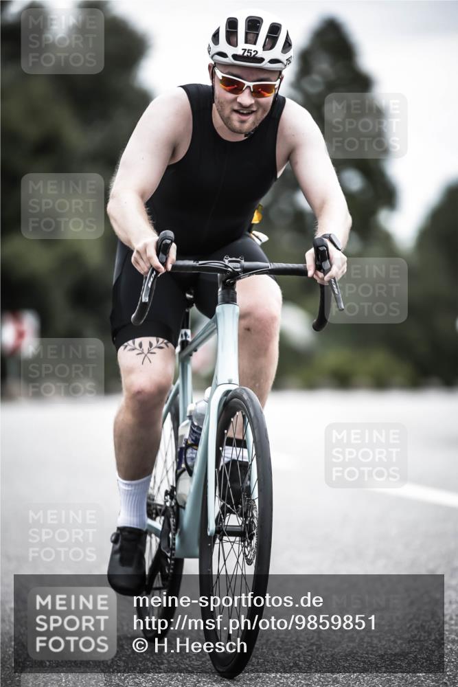 21.06.2026 - 29. Vierlanden-Triathlon H.Heesch http://msf.ph/oto/9859851 21.06.2026 12:06:14 Radfahren 752, 829, 837, 913, 919, 956, 965 meine-sportfotos.de